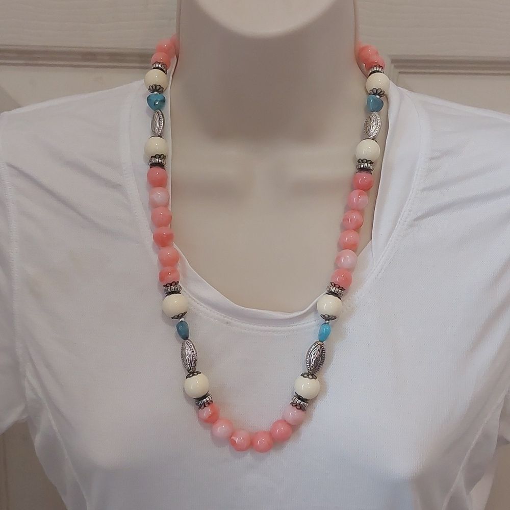 Vintage Plastic Lucite Beads and Silver Tone Beads Necklace